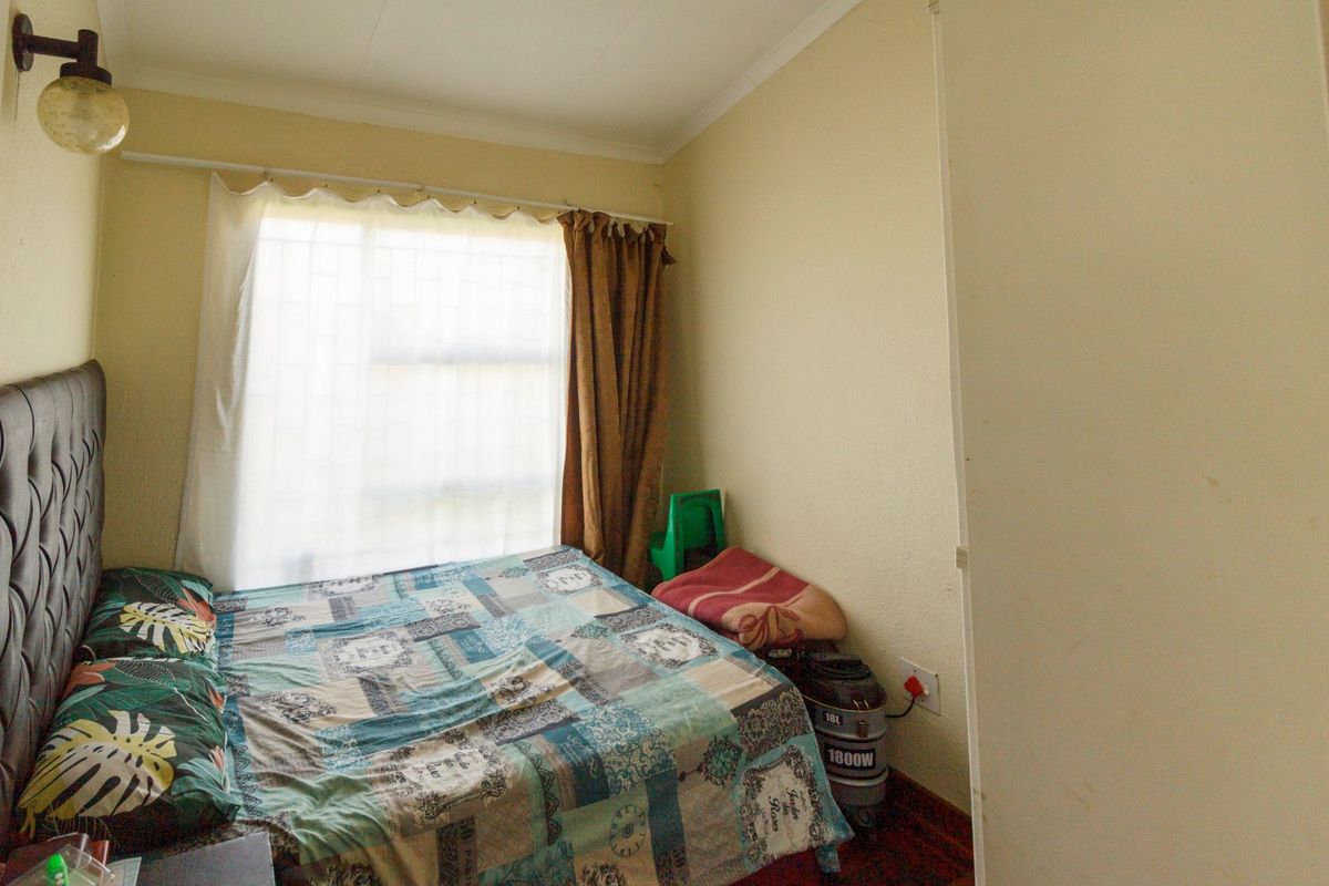 Spacious 2-Bedroom Townhouse with Versatile Loft and Lifestyle Amenities - Photo 5