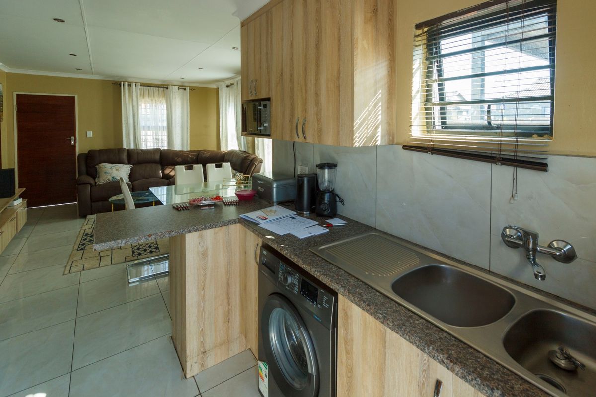 Modern 3-Bedroom Family Home with Open-Plan Living in Mindalore - Photo 5