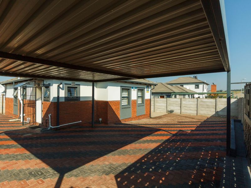 Modern 3-Bedroom Family Home with Open-Plan Living in Mindalore - Photo 2