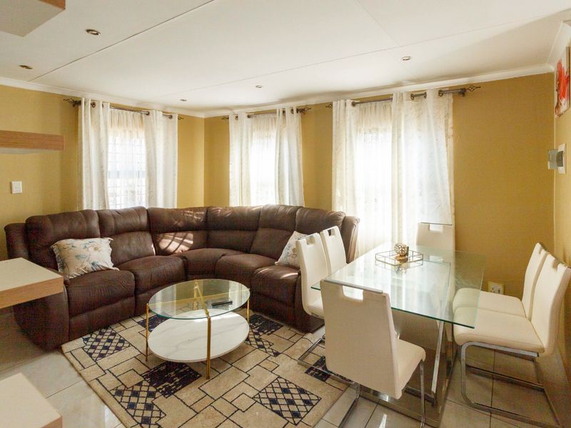 Modern 3-Bedroom Family Home with Open-Plan Living in Mindalore - Photo 8