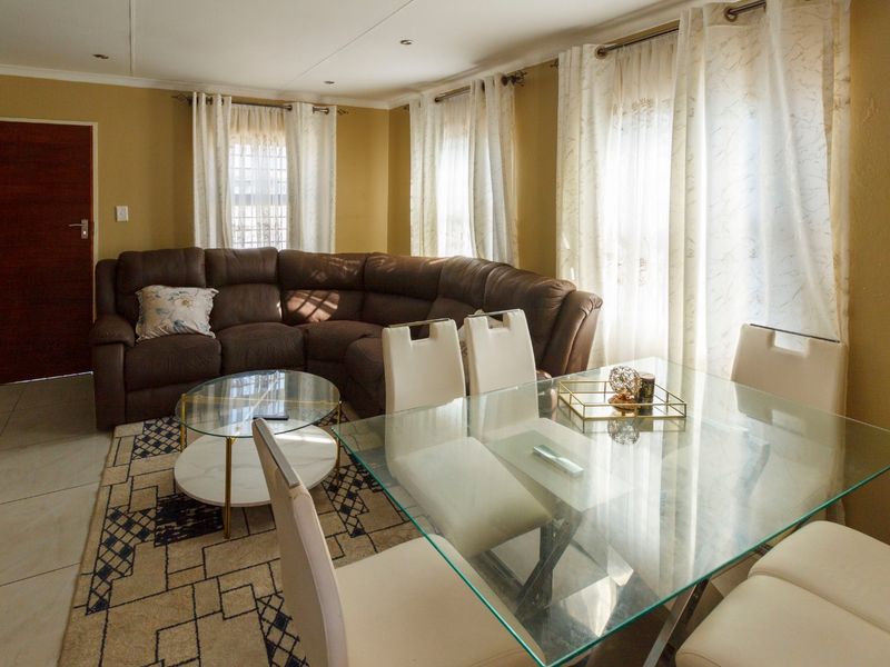 Modern 3-Bedroom Family Home with Open-Plan Living in Mindalore - Photo 7