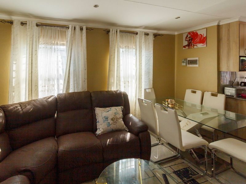 Modern 3-Bedroom Family Home with Open-Plan Living in Mindalore - Photo 6