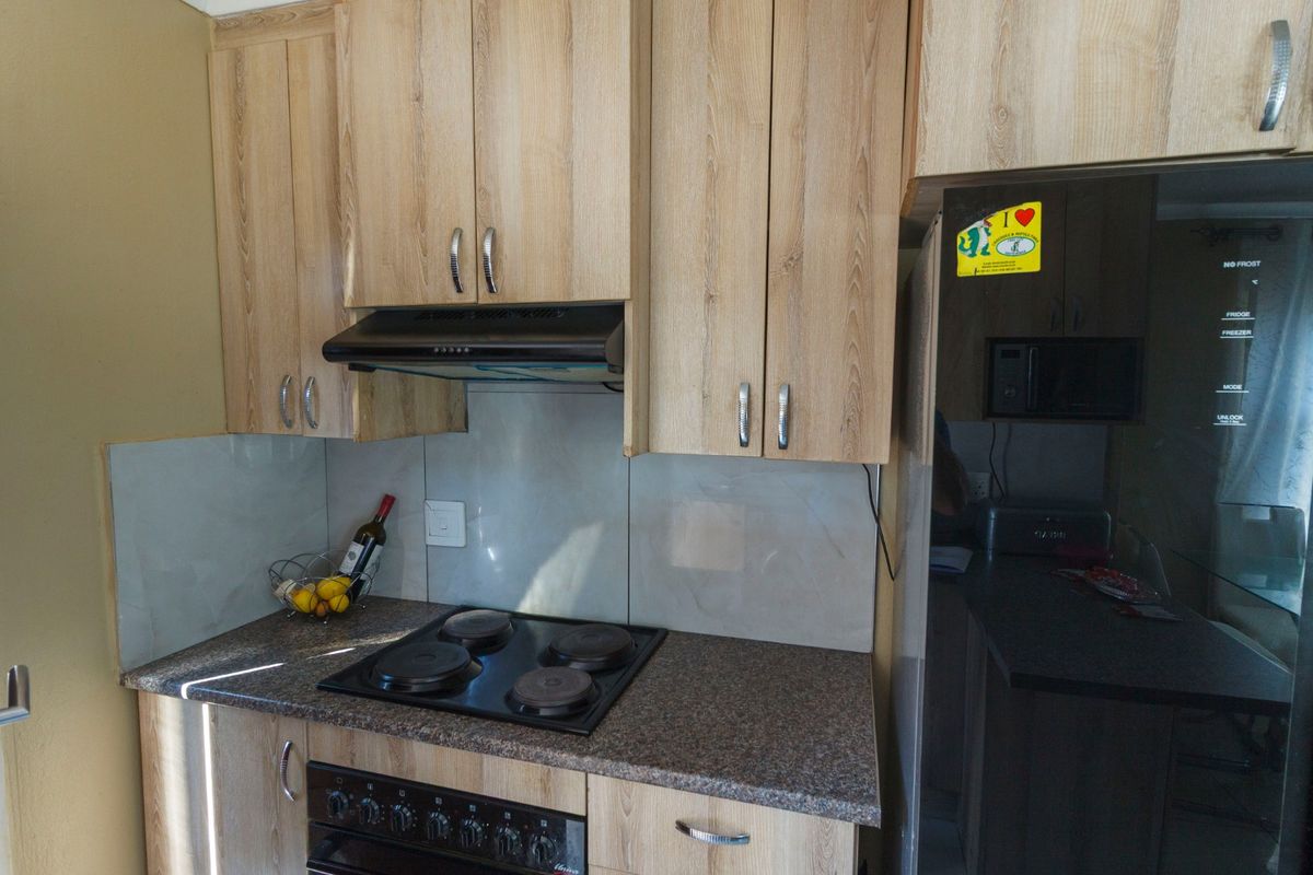 Modern 3-Bedroom Family Home with Open-Plan Living in Mindalore - Photo 4