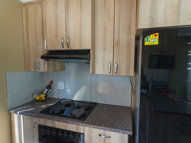 Modern 3-Bedroom Family Home with Open-Plan Living in Mindalore - Photo 4