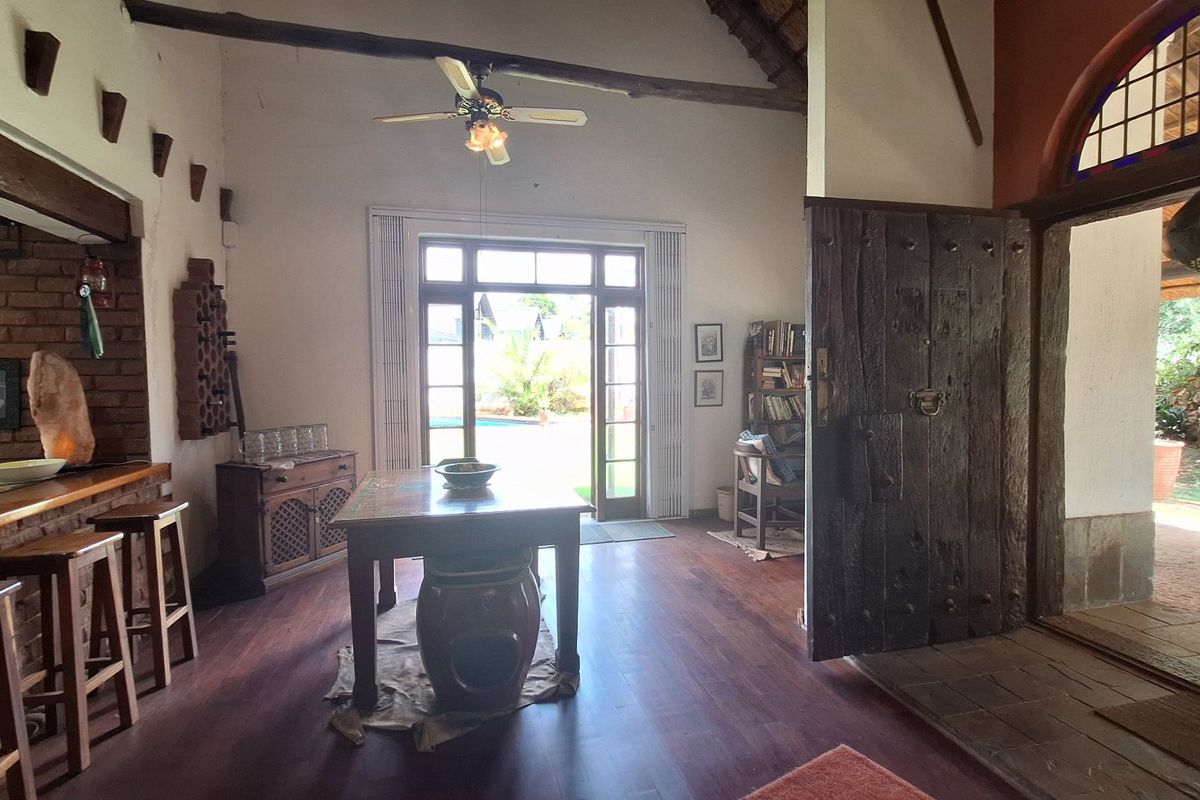 Spacious Thatched Home -Afrcan charm - Photo 5