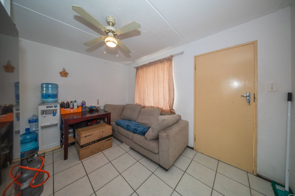 Ground Floor Lock Up and Go or Prime Investment Opportunity in Eden Glen - Photo 3