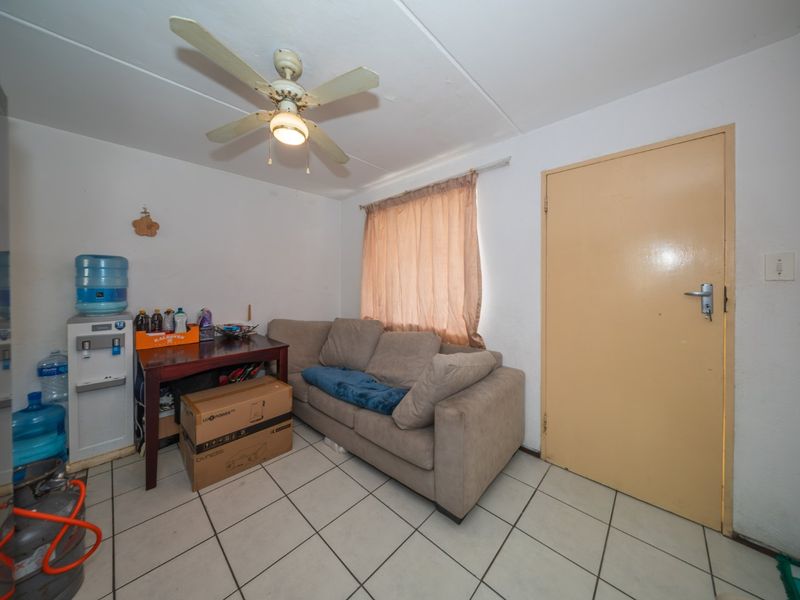 Ground Floor Lock Up and Go or Prime Investment Opportunity in Eden Glen - Photo 3