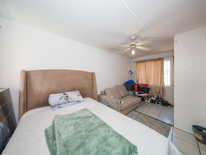 Ground Floor Lock Up and Go or Prime Investment Opportunity in Eden Glen - Photo 8