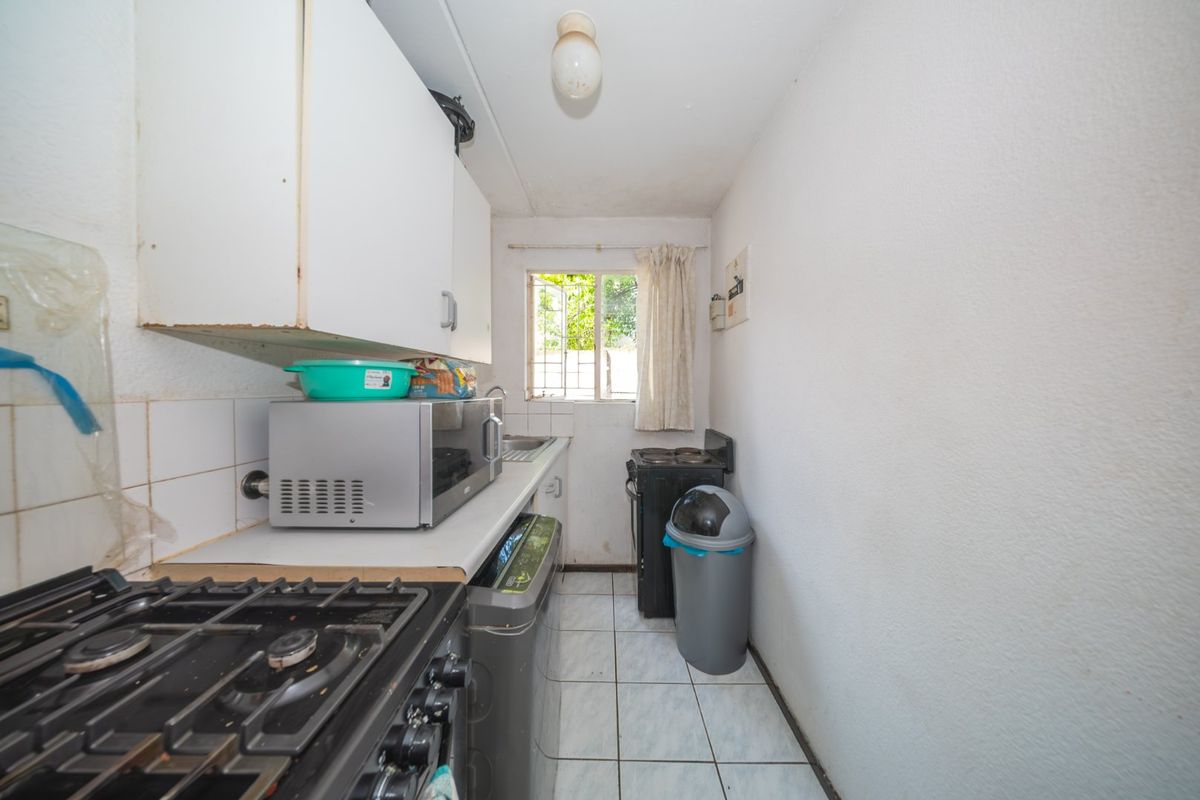 Ground Floor Lock Up and Go or Prime Investment Opportunity in Eden Glen - Photo 4