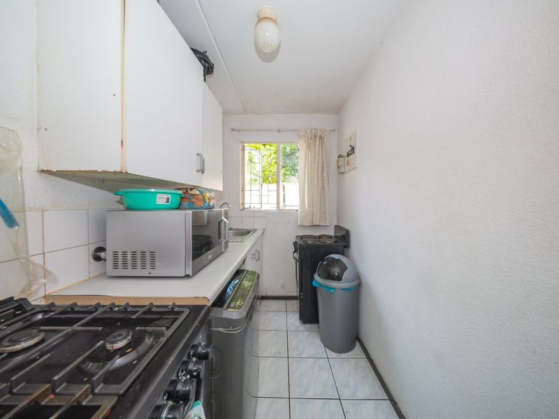 Ground Floor Lock Up and Go or Prime Investment Opportunity in Eden Glen - Photo 4