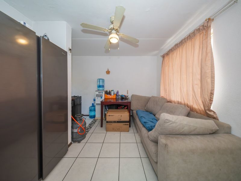 Ground Floor Lock Up and Go or Prime Investment Opportunity in Eden Glen - Photo 2