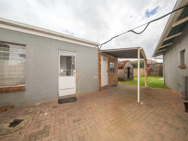 2 Bedroom Home in Wychwood - Photo 3