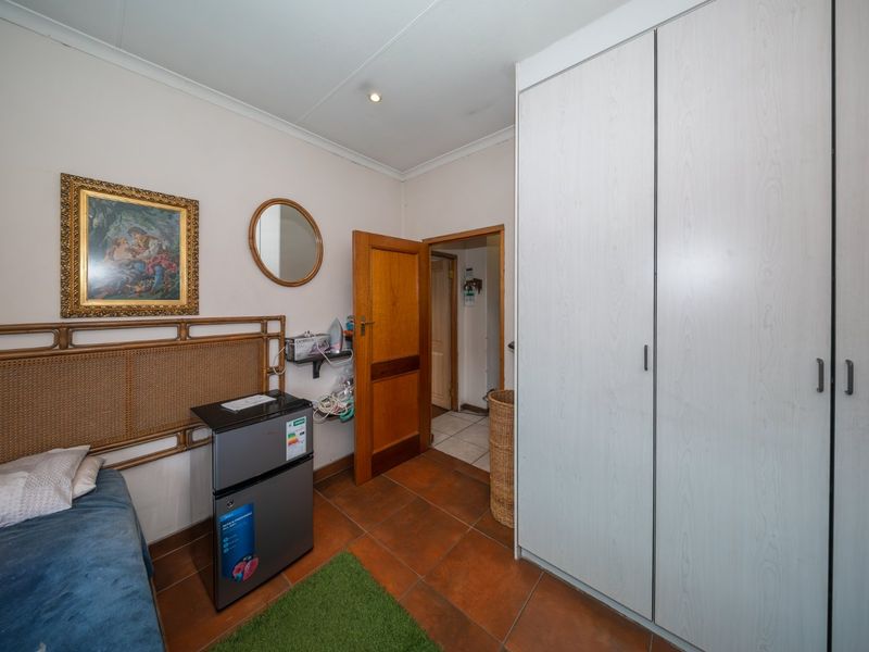 2 Bedroom Home in Wychwood - Photo 10