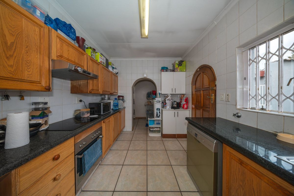 2 Bedroom Home in Wychwood - Photo 4