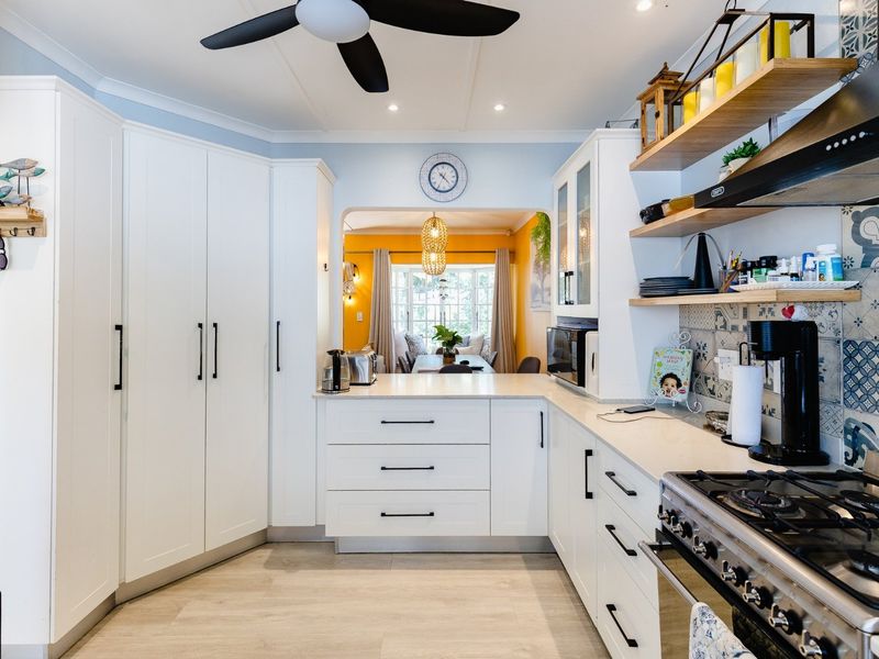 Stunning Unit In A Well-Run Complex - Photo 4