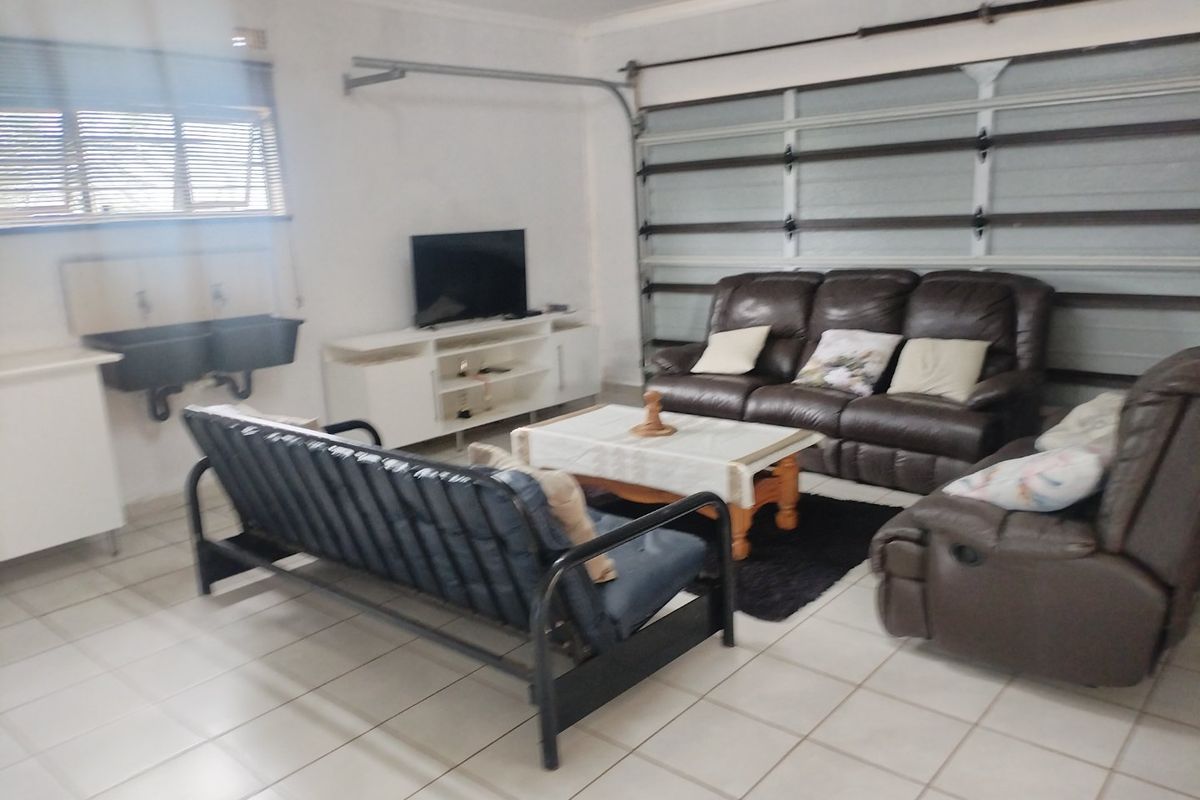 6 Bedroom house for sale in Gingindlovu/I. - Photo 4