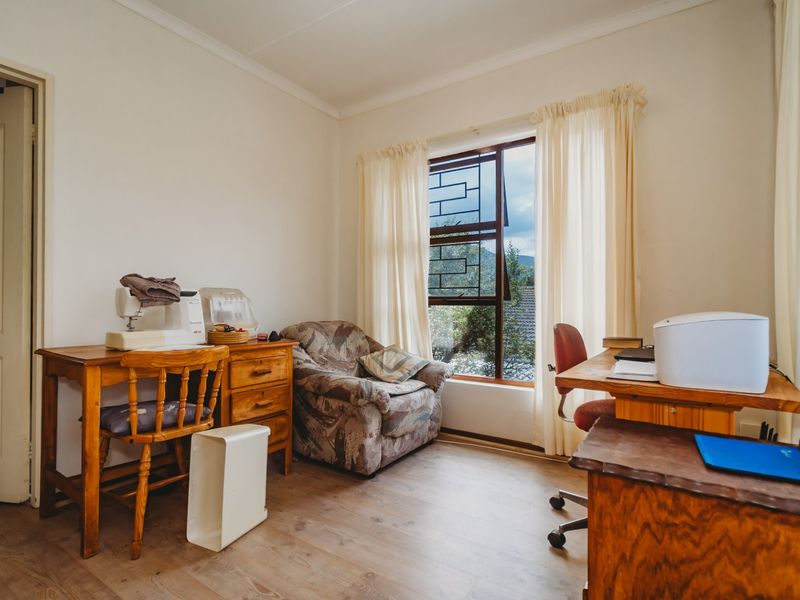 Location! Location! Location! Four bedroom home in Denver Park, George - Photo 4