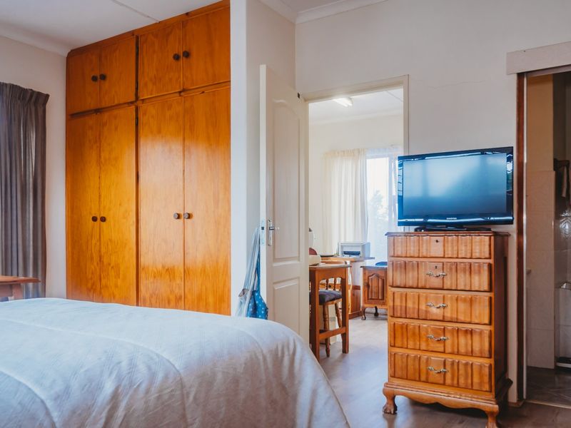 Location! Location! Location! Four bedroom home in Denver Park, George - Photo 9