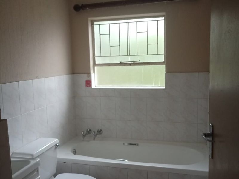 2 Bedroom 1 Bathroom first floor Apartment for Sale. - Photo 6