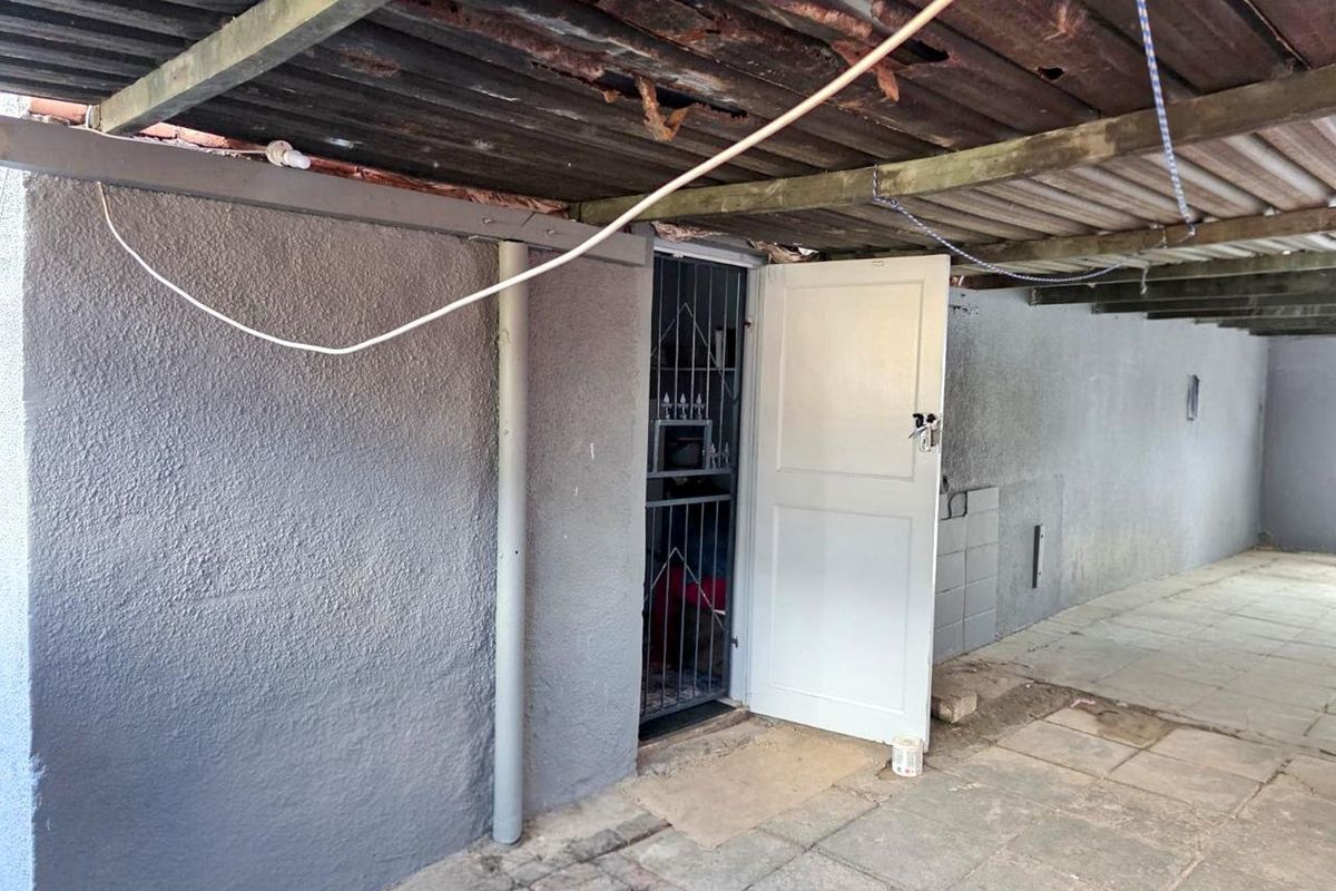 Beautiful 3 Bedroom  - Photo 3