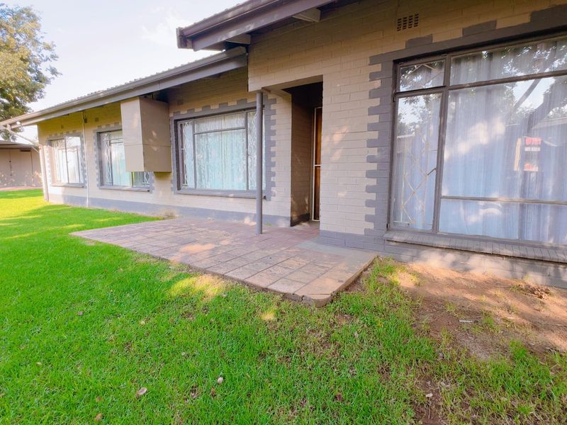 Perfectly positioned in Three Rivers - Photo 6