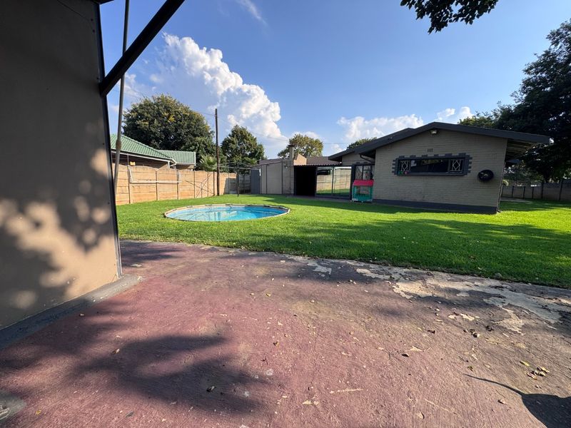 Perfectly positioned in Three Rivers - Photo 4