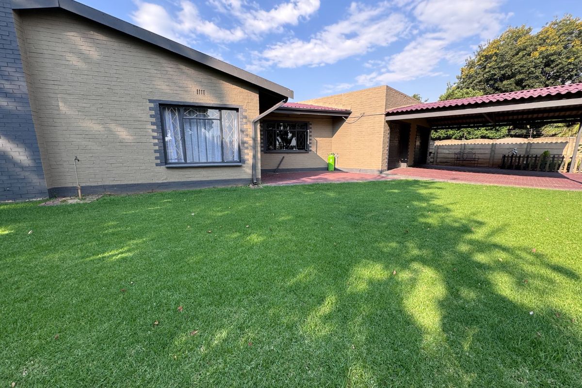Perfectly positioned in Three Rivers - Photo 3