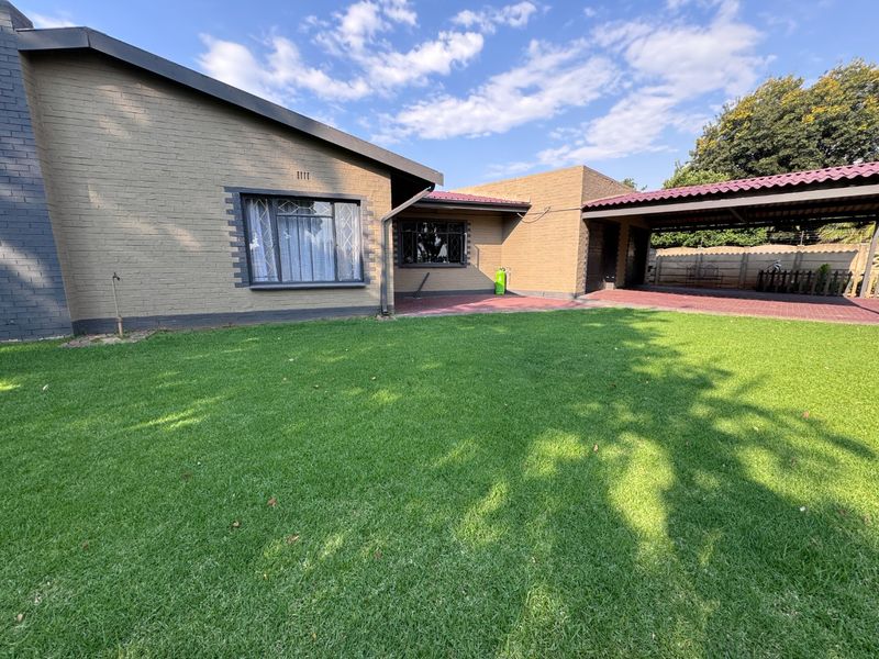 Perfectly positioned in Three Rivers - Photo 3