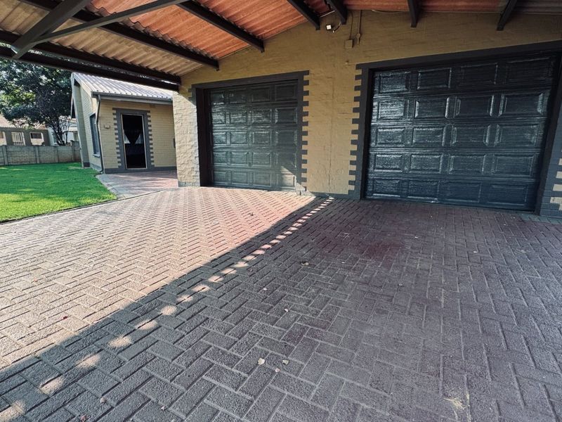 Perfectly positioned in Three Rivers - Photo 1