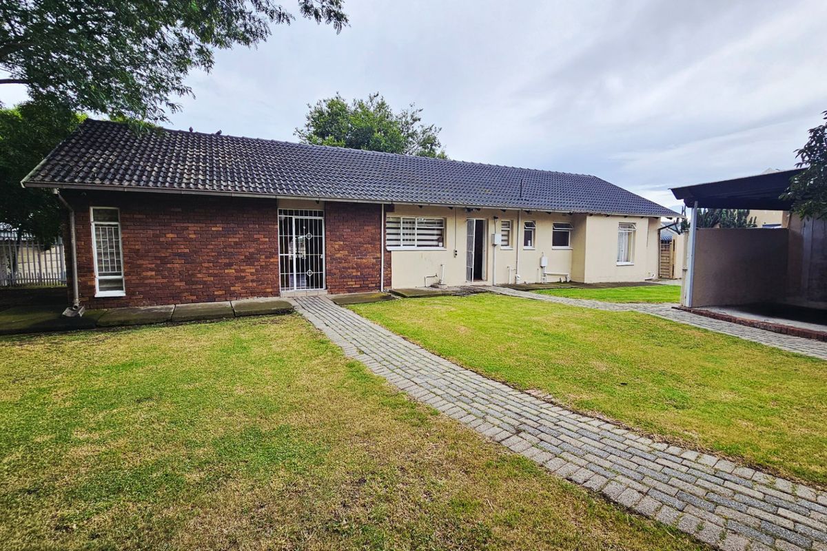 Beautiful Spacious 4 Bedroom House for Sale in Secunda - Photo 2