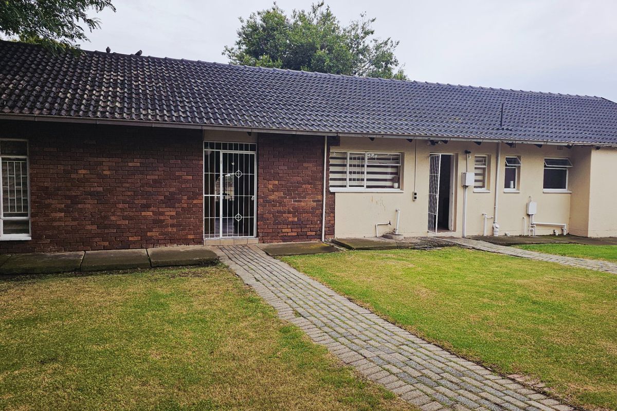 Beautiful Spacious 4 Bedroom House for Sale in Secunda - Photo 3