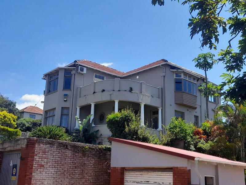 Grand Elegant Lady  - Photo 5