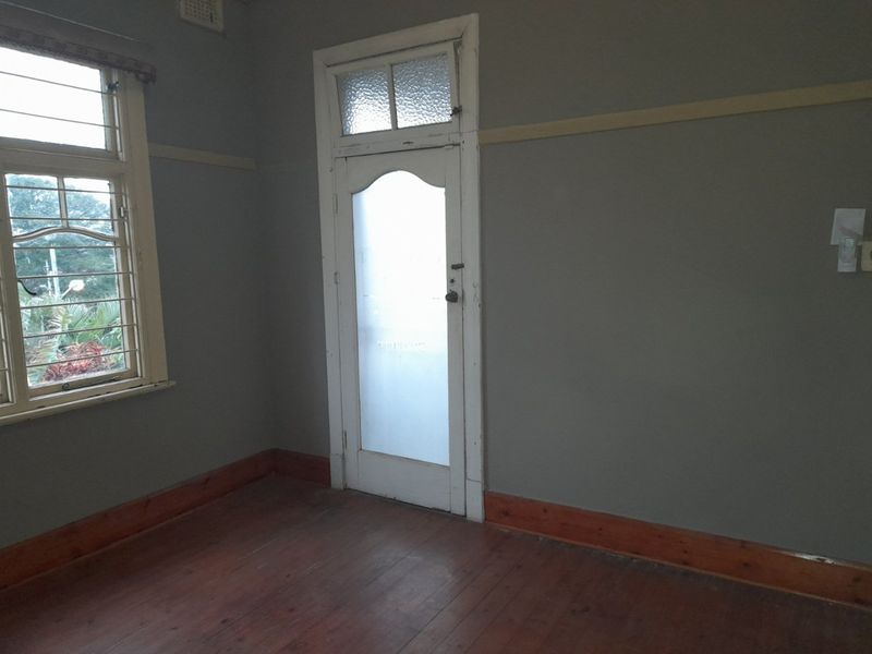 Grand Elegant Lady  - Photo 10