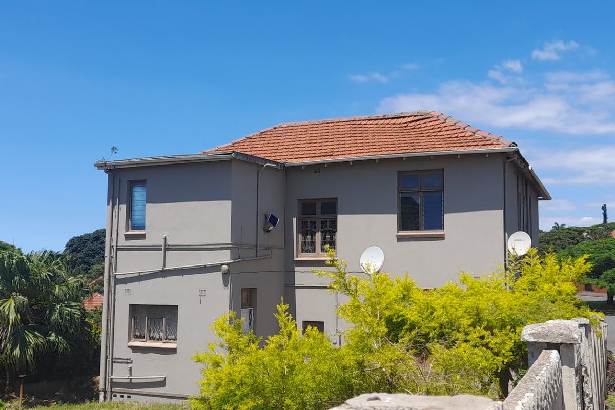 Grand Elegant Lady  - Photo 2