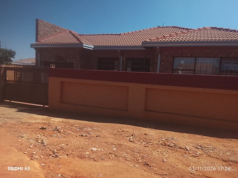 House for sale in Soshanguve - Photo 4