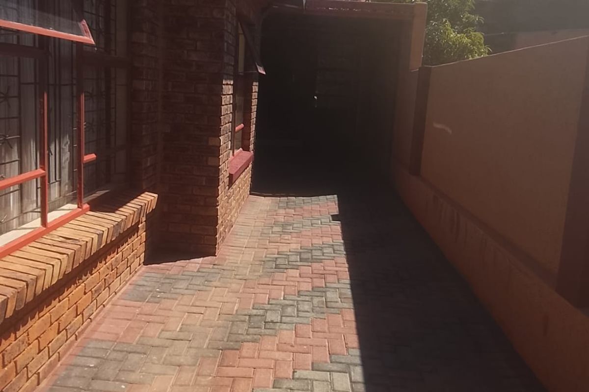 House for sale in Soshanguve - Photo 2