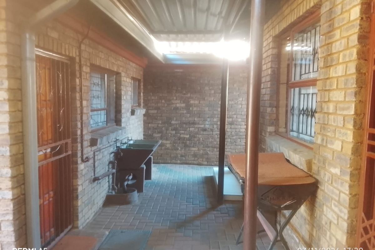 House for sale in Soshanguve - Photo 5