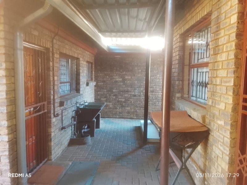 House for sale in Soshanguve - Photo 5
