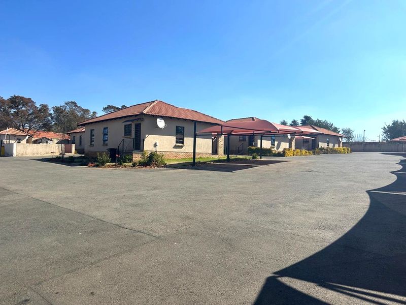 2-Bedroom, 2 Bathroom Top Floor Apartment for Sale in Groblerpark - Photo 3