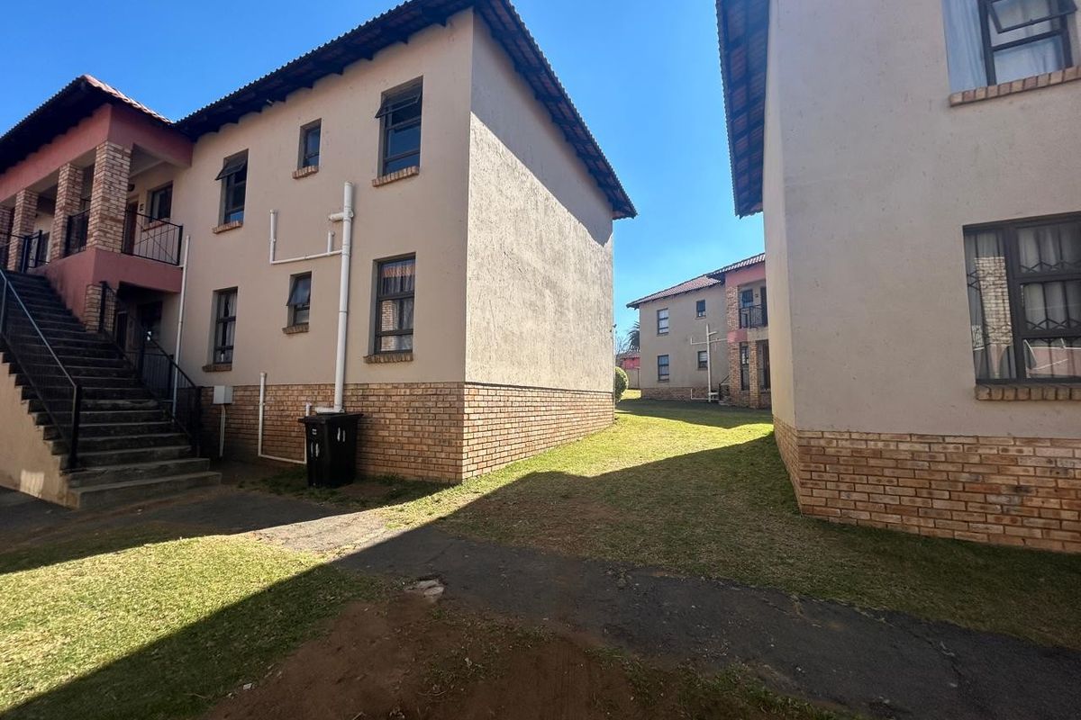 2-Bedroom, 2 Bathroom Top Floor Apartment for Sale in Groblerpark - Photo 4