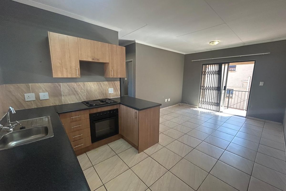 2-Bedroom, 2 Bathroom Top Floor Apartment for Sale in Groblerpark - Photo 5