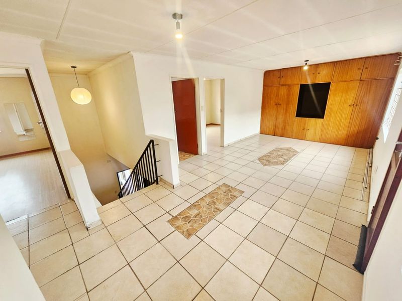 A lovely 3 bedroom 1 bathroom cottage for rent in Laudium - Photo 10