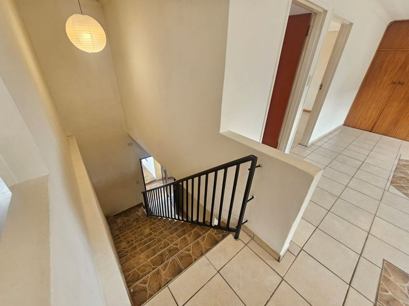 A lovely 3 bedroom 1 bathroom cottage for rent in Laudium - Photo 7