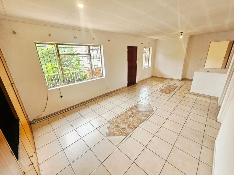 A lovely 3 bedroom 1 bathroom cottage for rent in Laudium - Photo 8