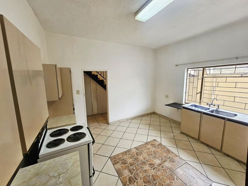 A lovely 3 bedroom 1 bathroom cottage for rent in Laudium - Photo 3