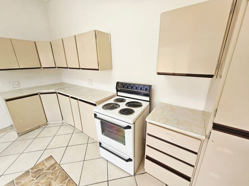 A lovely 3 bedroom 1 bathroom cottage for rent in Laudium - Photo 6