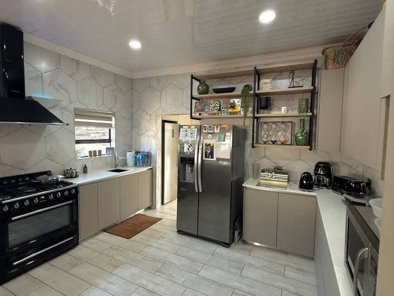 An Exceptional Residence of Space, Elegance & Tranquility in Wilkoppies  - Photo 7