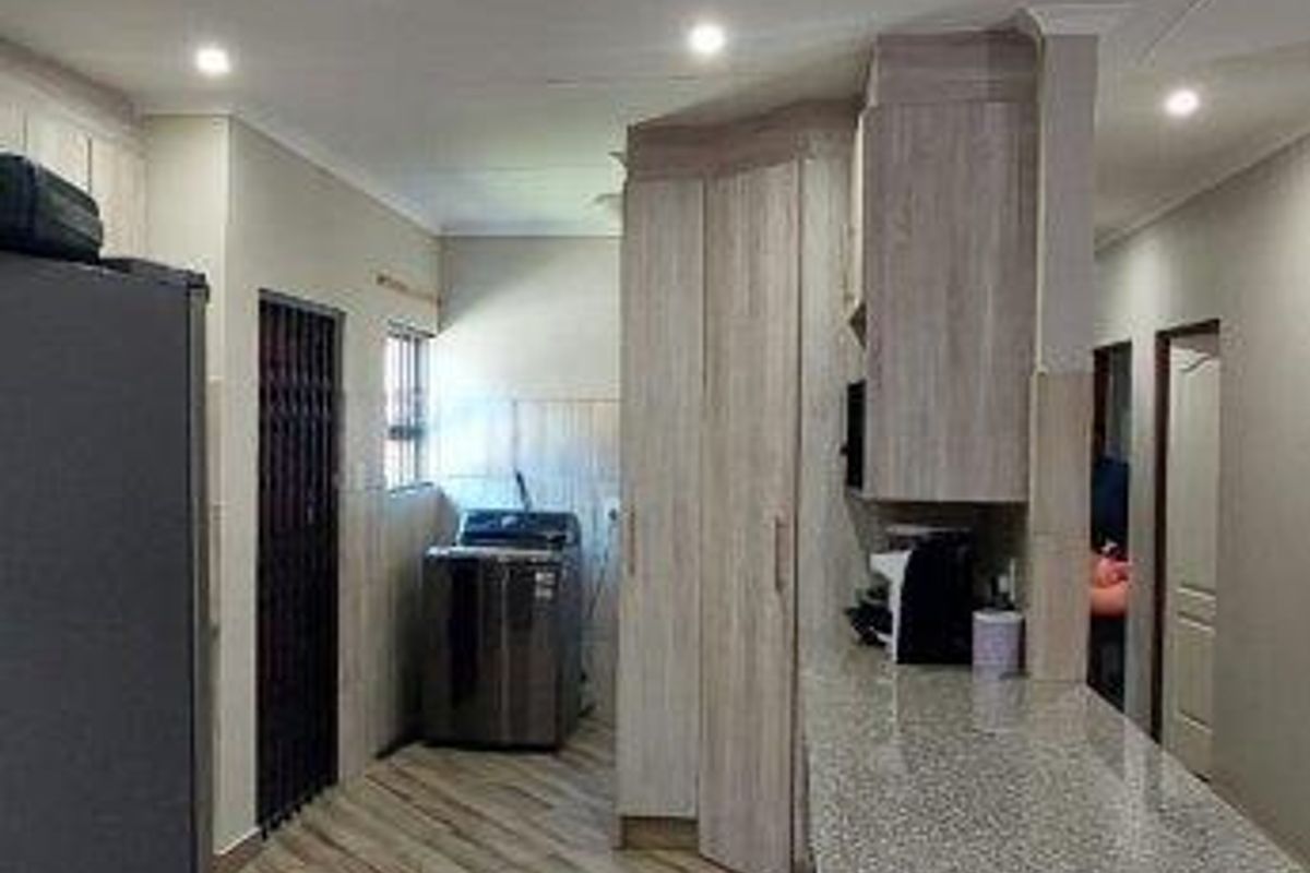 2 Bed House in Pretoria West for Sale - Photo 2