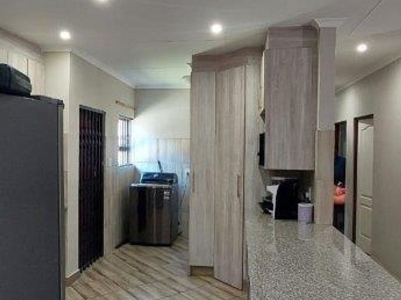 2 Bed House in Pretoria West for Sale - Photo 2