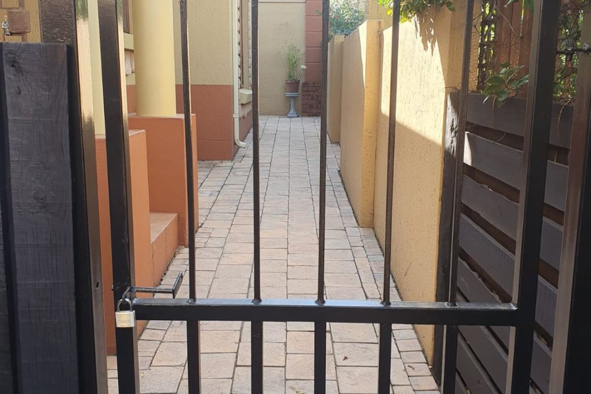 La Viale Douglasdale Garden Unit - Photo 2